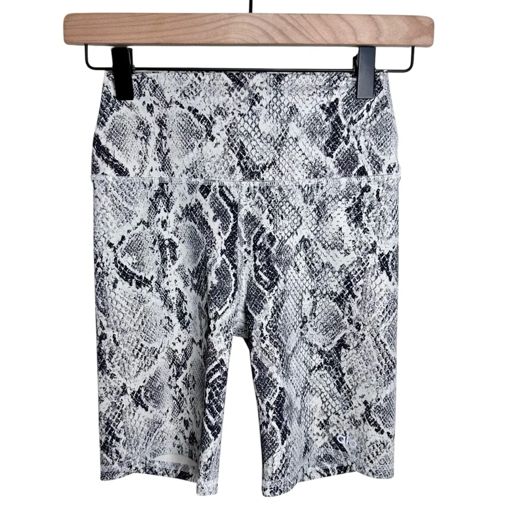 NWOT Alo Yoga High Waist Vapor Biker Shorts Snake Python Print Grey/Gray